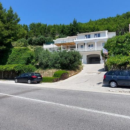 Apartments Dana 오미스 외부 사진
