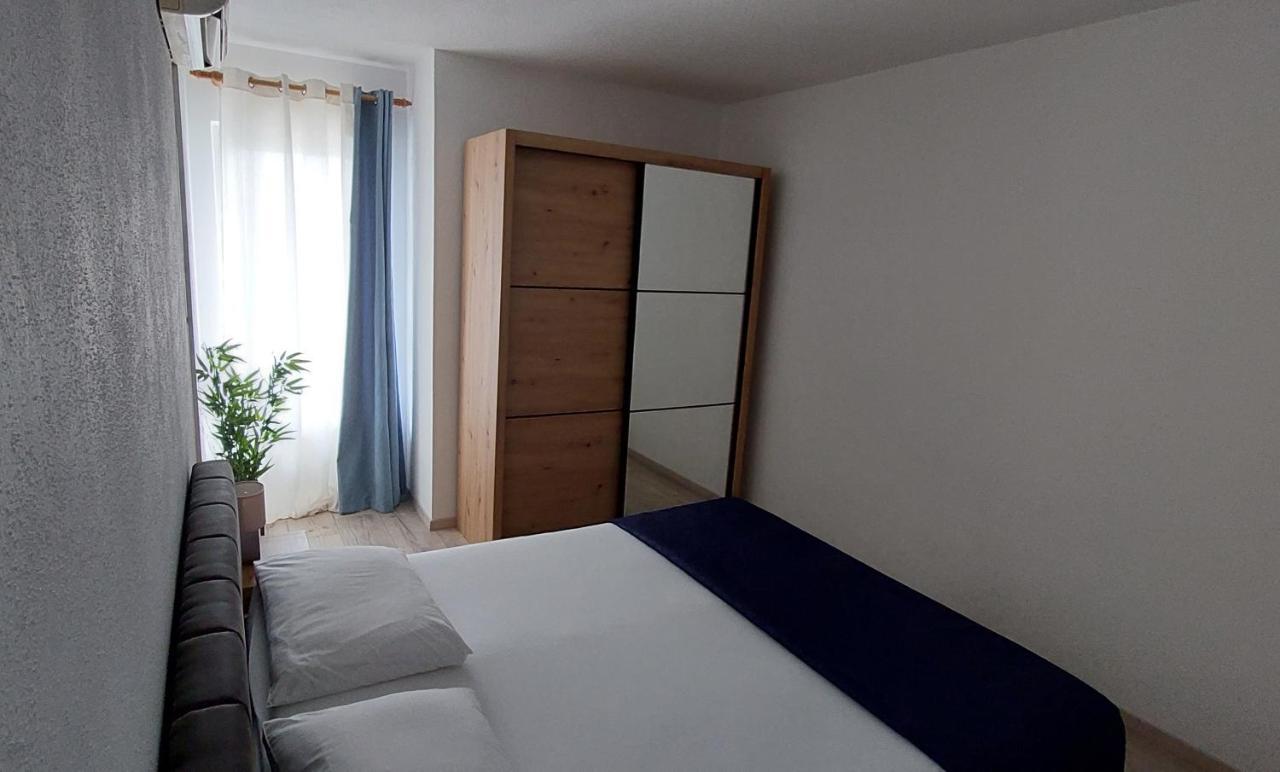 Apartments Dana 오미스 외부 사진