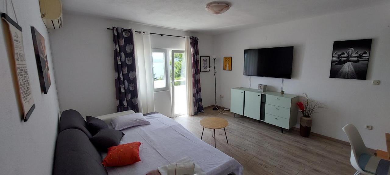 Apartments Dana 오미스 객실 사진