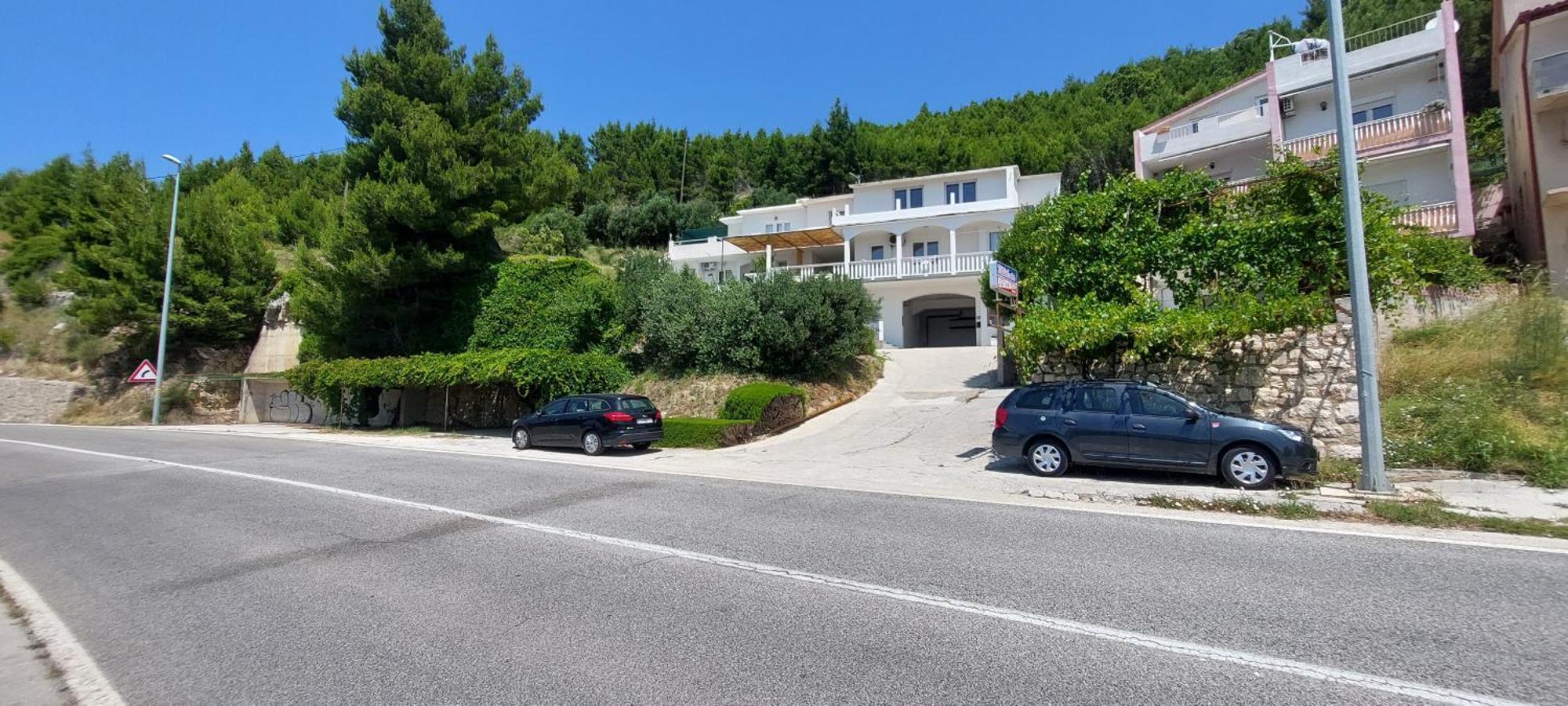 Apartments Dana 오미스 외부 사진